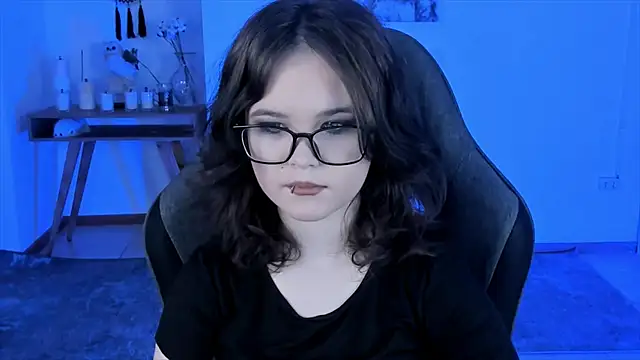 Snapshot of Elainebeness chatting on December 29, 6:38 pm Elainebeness online show from December 29, 6:38 pm