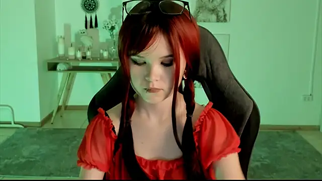 Snapshot of Elainebeness chatting on January 12, 10:54 pm Elainebeness online show from January 12, 10:54 pm