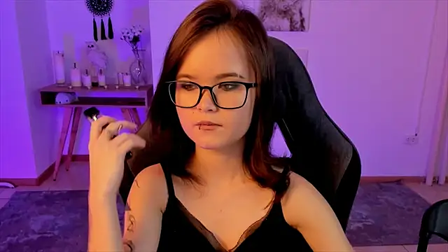 Snapshot of Elainebeness chatting on January 26, 2:03 am Elainebeness online show from January 26, 2:03 am