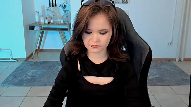 Snapshot of Elainebeness chatting on February 1, 1:44 am Elainebeness online show from February 1, 1:44 am