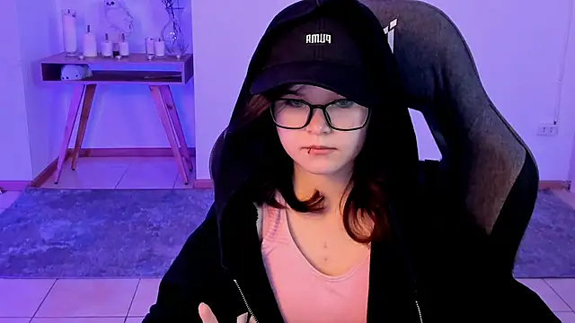 Snapshot of Elainebeness chatting on February 2, 4:48 am Elainebeness online show from February 2, 4:48 am