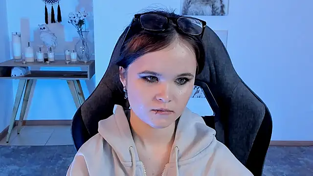 Snapshot of Elainebeness chatting on February 4, 10:45 pm Elainebeness online show from February 4, 10:45 pm