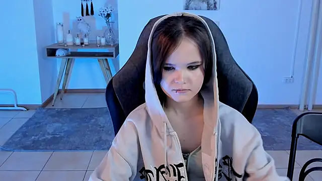 Snapshot of Elainebeness chatting on February 5, 1:47 am Elainebeness online show from February 5, 1:47 am