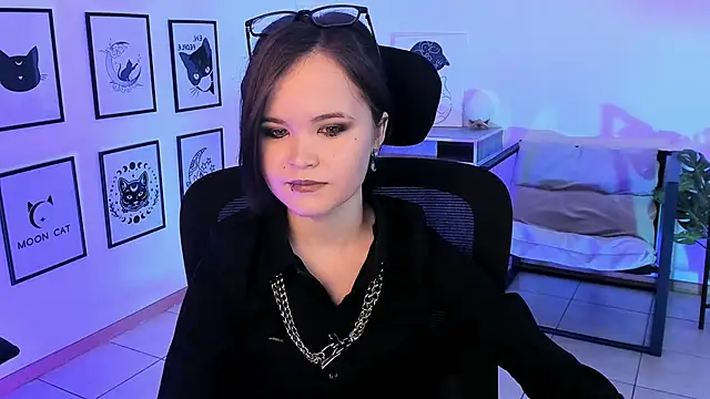 Snapshot of Elainebeness chatting on February 6, 2:55 am Elainebeness online show from February 6, 2:55 am