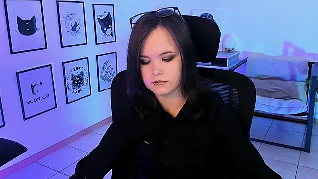 Snapshot of Elainebeness chatting on February 6, 5:57 am Elainebeness online show from February 6, 5:57 am