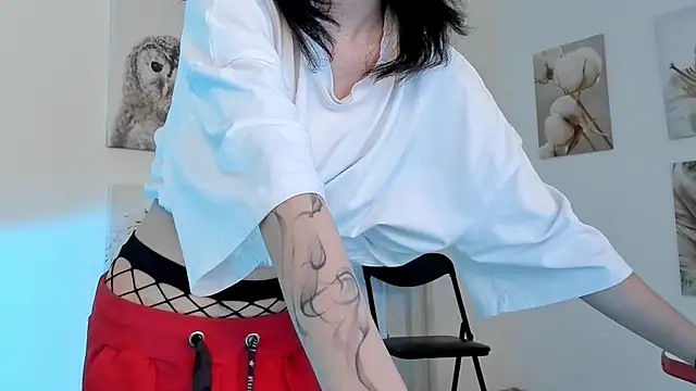 Snapshot of Elainebeness chatting on February 8, 1:54 am Elainebeness online show from February 8, 1:54 am