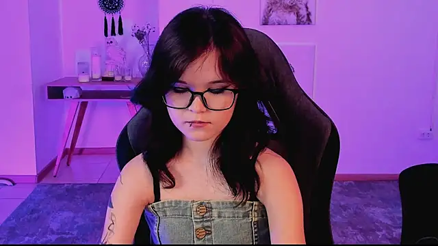 Snapshot of Elainebeness chatting on March 9, 1:56 am Elainebeness online show from March 9, 1:56 am