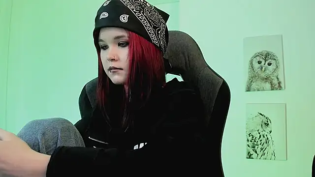 Snapshot of Elainebeness chatting on March 16, 1:49 am Elainebeness online show from March 16, 1:49 am