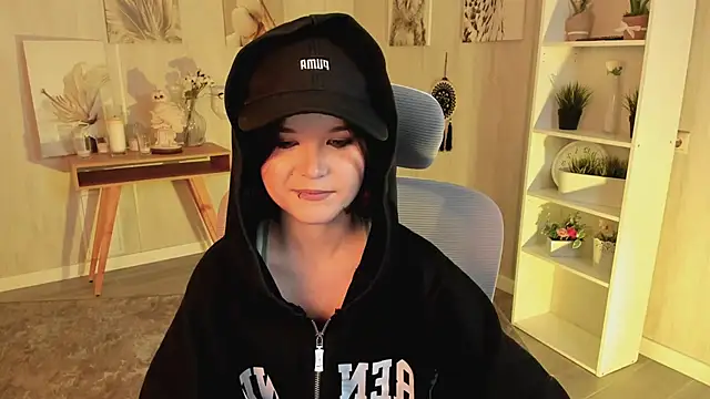 Snapshot of Elainebeness chatting on March 23, 1:42 am Elainebeness online show from March 23, 1:42 am