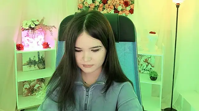 Snapshot of Elainebeness chatting on November 15, 10:26 pm Elainebeness online show from November 15, 10:26 pm