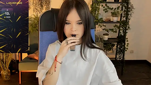 Snapshot of Elainebeness chatting on December 13, 7:53 pm Elainebeness online show from December 13, 7:53 pm