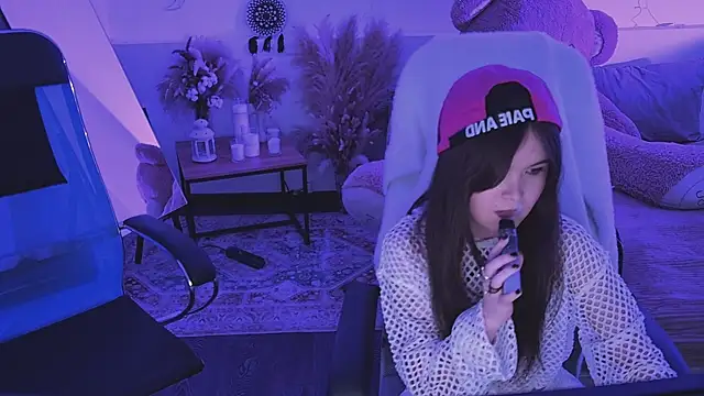 Elainebeness online show from April 17, 9:18 pm