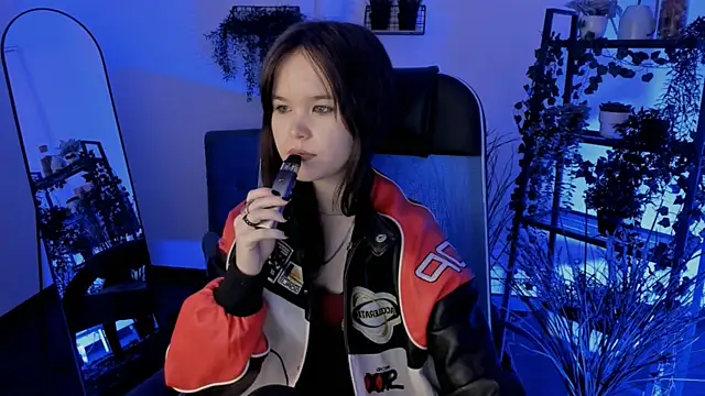 Elainebeness online show from April 18, 10:32 pm