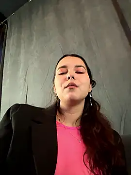 Snapshot of PoppyRobinson chatting on December 5, 12:11 pm PoppyRobinson online show from December 5, 12:11 pm
