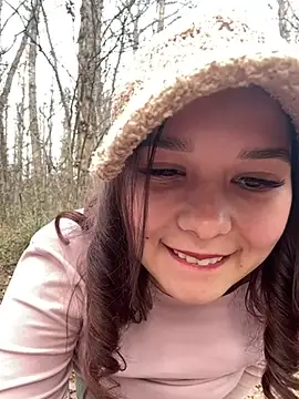 Snapshot of PoppyRobinson chatting on December 10, 12:16 pm PoppyRobinson online show from December 10, 12:16 pm