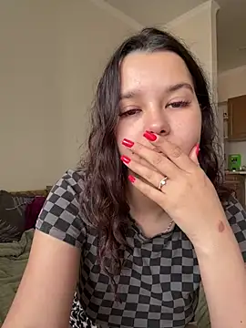 Snapshot of PoppyRobinson chatting on December 12, 8:14 am PoppyRobinson online show from December 12, 8:14 am