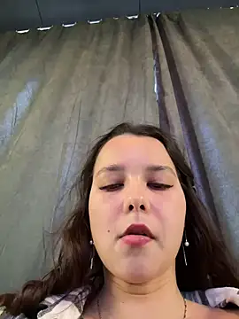 Snapshot of PoppyRobinson chatting on December 13, 12:06 pm PoppyRobinson online show from December 13, 12:06 pm