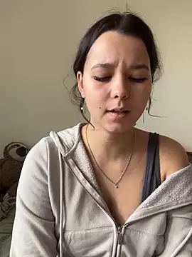 Snapshot of PoppyRobinson chatting on December 14, 8:13 am PoppyRobinson online show from December 14, 8:13 am
