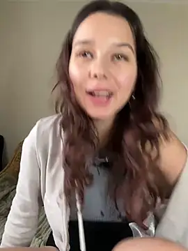Snapshot of PoppyRobinson chatting on December 15, 8:19 am PoppyRobinson online show from December 15, 8:19 am