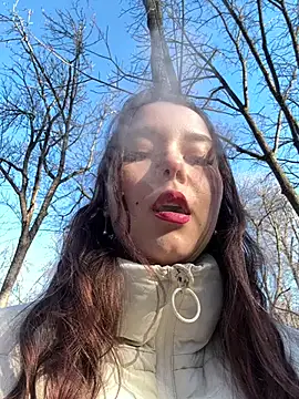 Snapshot of PoppyRobinson chatting on December 20, 9:32 am PoppyRobinson online show from December 20, 9:32 am