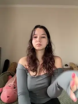 Snapshot of PoppyRobinson chatting on January 4, 8:17 am PoppyRobinson online show from January 4, 8:17 am