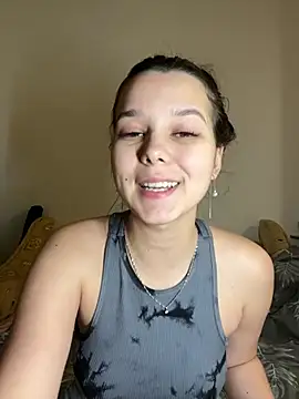 Snapshot of PoppyRobinson chatting on January 6, 4:02 pm PoppyRobinson online show from January 6, 4:02 pm