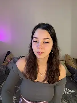 Snapshot of PoppyRobinson chatting on January 17, 8:13 am PoppyRobinson online show from January 17, 8:13 am