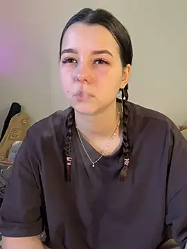 Snapshot of PoppyRobinson chatting on January 17, 11:17 am PoppyRobinson online show from January 17, 11:17 am