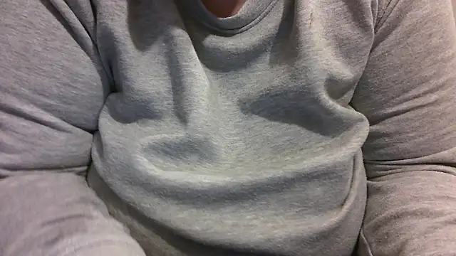 Snapshot of Maebi chatting on December 15, 9:03 am Maebi online show from December 15, 9:03 am