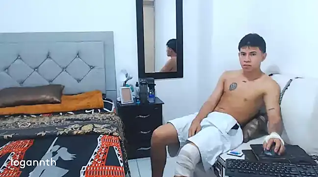 logannth online show from December 11, 7:03 pm