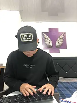 logannth online show from April 8, 4:34 am