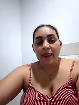 Snapshot of MirandaSoto chatting on February 6, 3:37 am MirandaSoto online show from February 6, 3:37 am