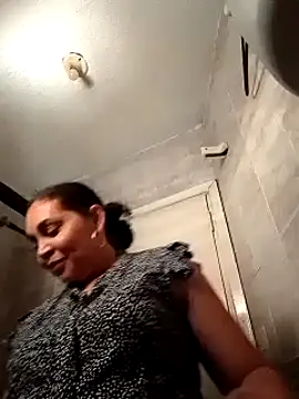 Snapshot of MirandaSoto chatting on February 6, 10:21 pm MirandaSoto online show from February 6, 10:21 pm