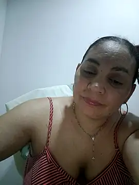 Snapshot of MirandaSoto chatting on October 23, 3:39 am MirandaSoto online show from October 23, 3:39 am