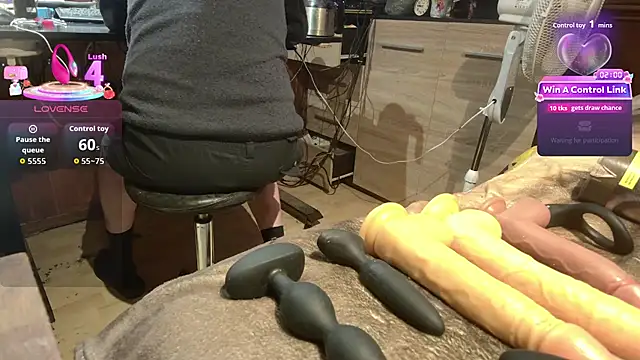 Snapshot of misteryman1956 chatting on July 7, 6:47 am misteryman1956 online show from July 7, 6:47 am
