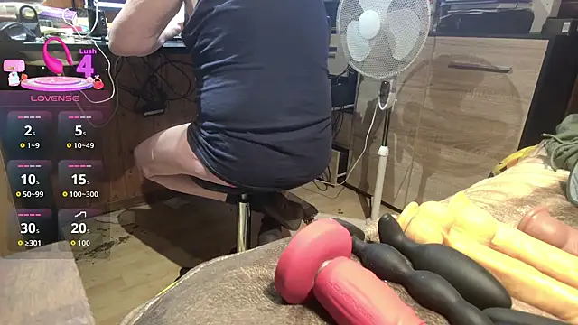 Snapshot of misteryman1956 chatting on July 23, 5:00 pm misteryman1956 online show from July 23, 5:00 pm