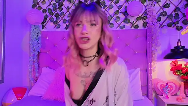 Snapshot of lauren_evans96 chatting on November 11, 1:27 am lauren evans96 online show from November 11, 1:27 am