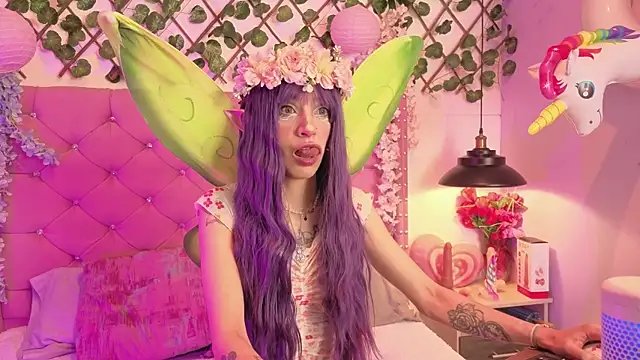 Snapshot of lauren_evans96 chatting on December 4, 4:11 am lauren evans96 online show from December 4, 4:11 am