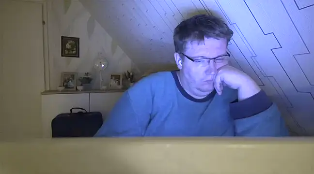 Snapshot of der_alex38 chatting on February 9, 10:32 pm der alex38 online show from February 9, 10:32 pm