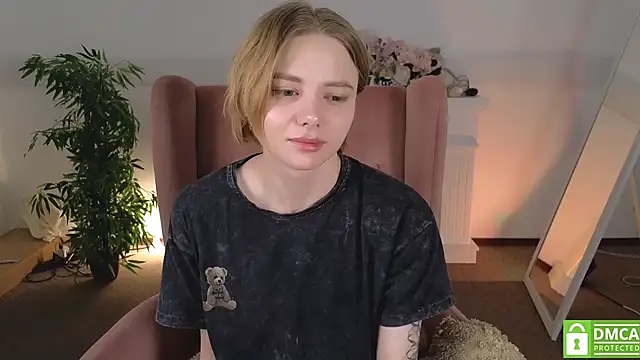 Snapshot of MirraBellanta chatting on May 27, 12:51 am MirraBellanta online show from May 27, 12:51 am