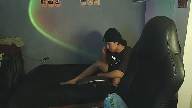 Snapshot of kairozz chatting on February 9, 12:28 am kairozz online show from February 9, 12:28 am