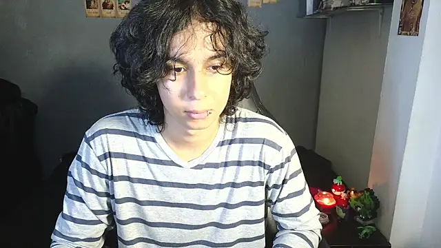 Snapshot of kairozz chatting on February 19, 1:39 pm kairozz online show from February 19, 1:39 pm