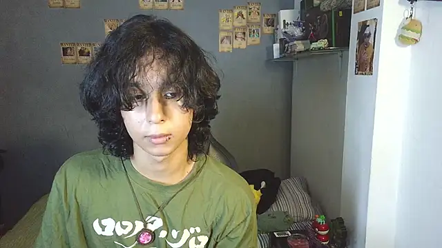 Snapshot of kairozz chatting on February 23, 8:44 pm kairozz online show from February 23, 8:44 pm