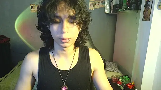 Snapshot of kairozz chatting on March 10, 1:43 pm kairozz online show from March 10, 1:43 pm