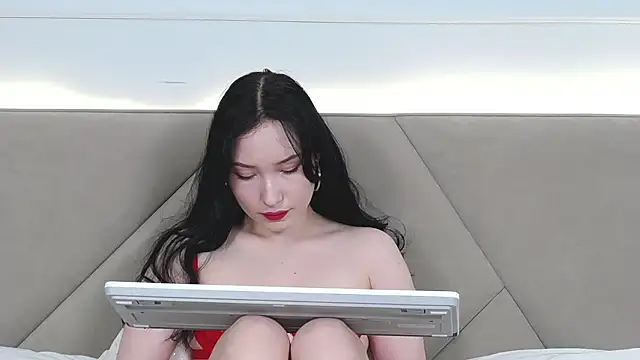 Snapshot of LeilaLow chatting on December 19, 6:12 pm LeilaLow online show from December 19, 6:12 pm