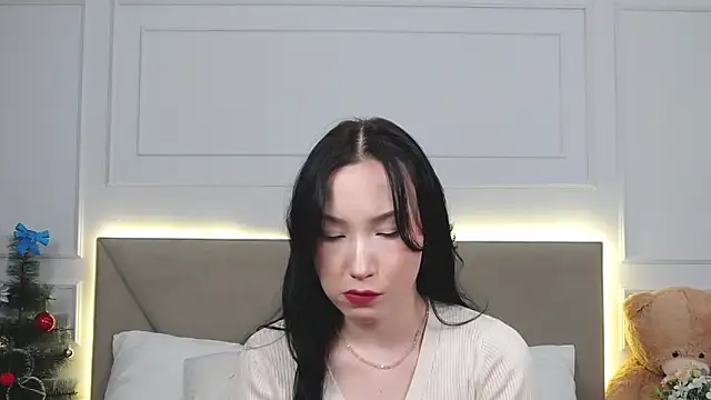 Snapshot of LeilaLow chatting on December 29, 12:01 pm LeilaLow online show from December 29, 12:01 pm