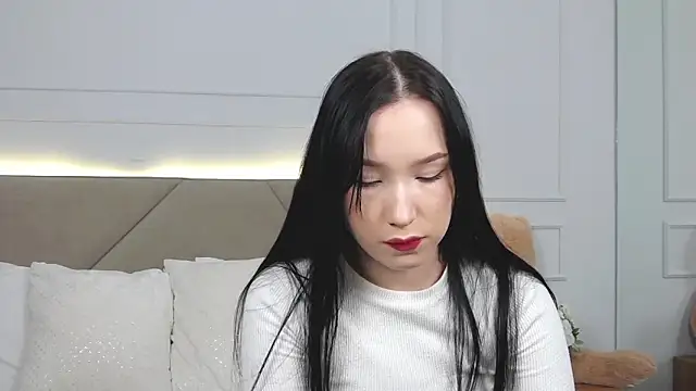 Snapshot of LeilaLow chatting on January 6, 12:02 pm LeilaLow online show from January 6, 12:02 pm