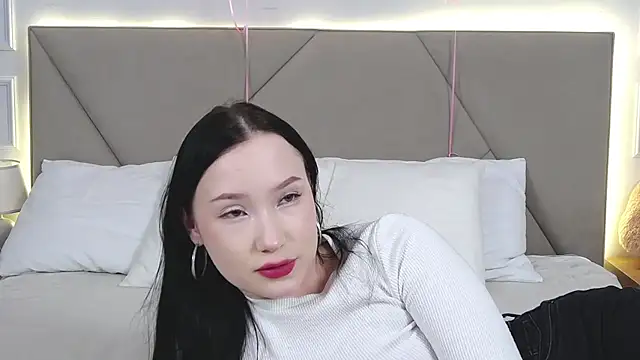 Snapshot of LeilaLow chatting on February 21, 12:06 pm LeilaLow online show from February 21, 12:06 pm