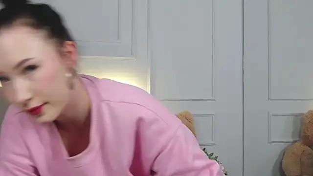 Snapshot of LeilaLow chatting on February 27, 11:20 am LeilaLow online show from February 27, 11:20 am