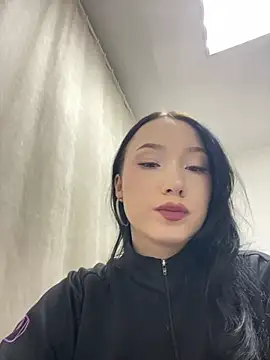 Snapshot of LeilaLow chatting on February 28, 1:58 pm LeilaLow online show from February 28, 1:58 pm